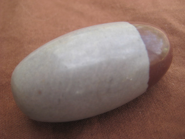 Shiva Lingam relates to the heart chakra 2785